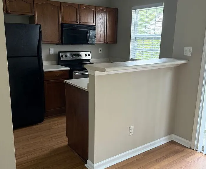 624 Emerald Cove Dr — Photo 4