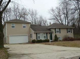 15 Robert Ave, Prospect Heights, IL 60070