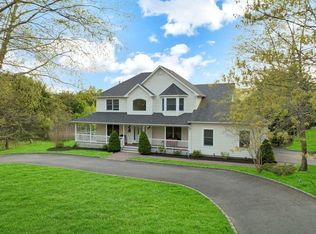 2655 Rocky Point Rd, East Marion, NY 11939