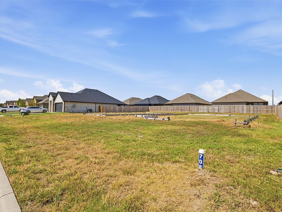 2nd image of 708 Greyson Ln