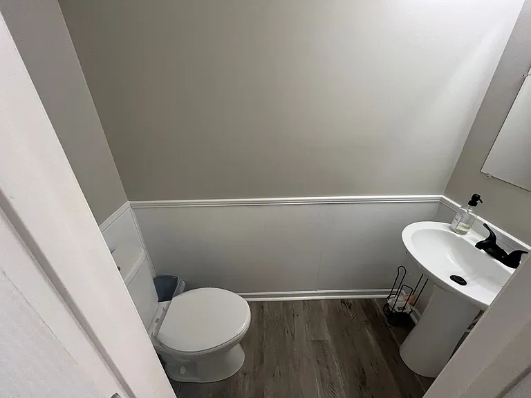 205 Meadowbrook Ln — Photo 3