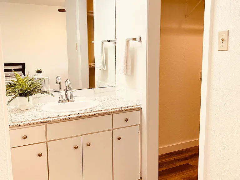 2402 Pearl St #6 — Photo 9