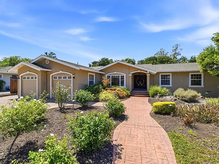 12445 Green Meadow Ln — Photo 1