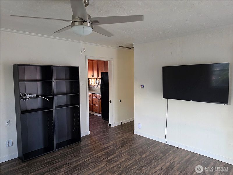 3rd image of 225 14th Street SE