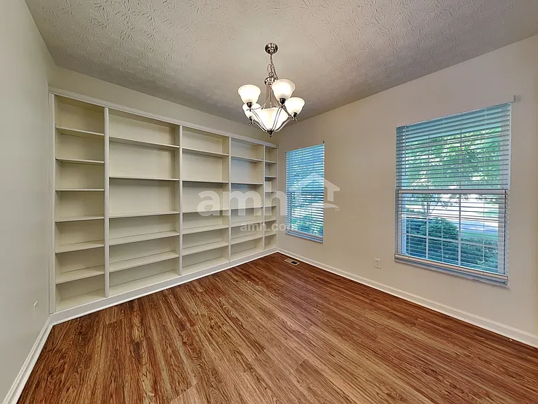 136 Leasure Dr — Photo 6