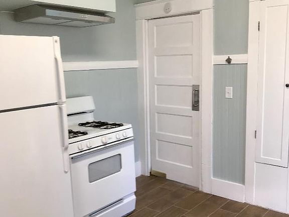 3rd image of 36 E Jefferson St