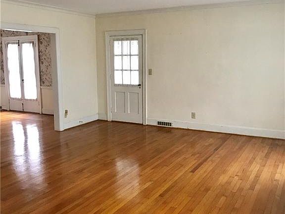 3rd image of 1412 W Lake Dr