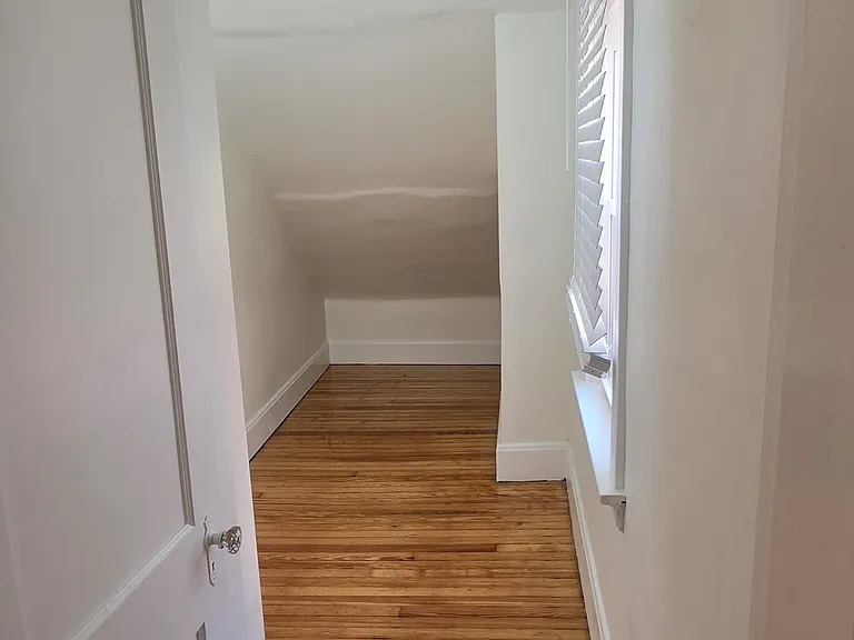 112 Joyce Ave — Photo 5
