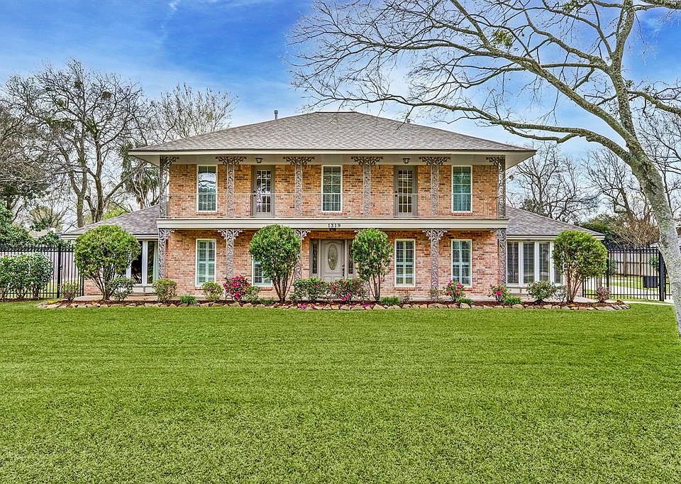 1st image of 1319 Briar Bayou Dr