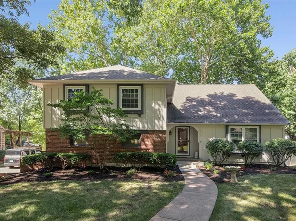 9934 Ballentine Dr, Overland Park, KS 66214