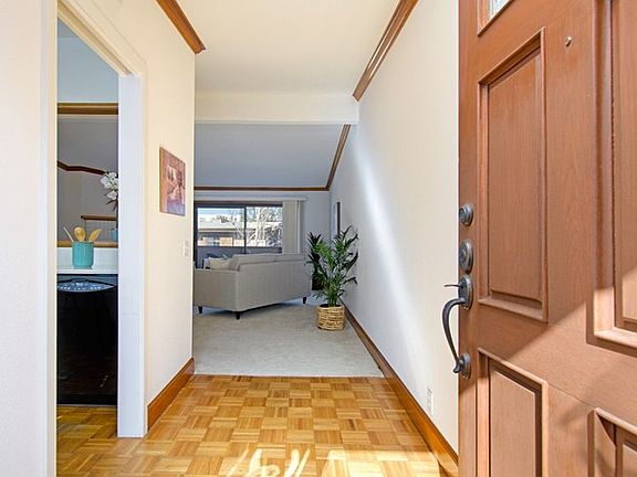 3rd image of 8840 Villa La Jolla Dr Unit 305