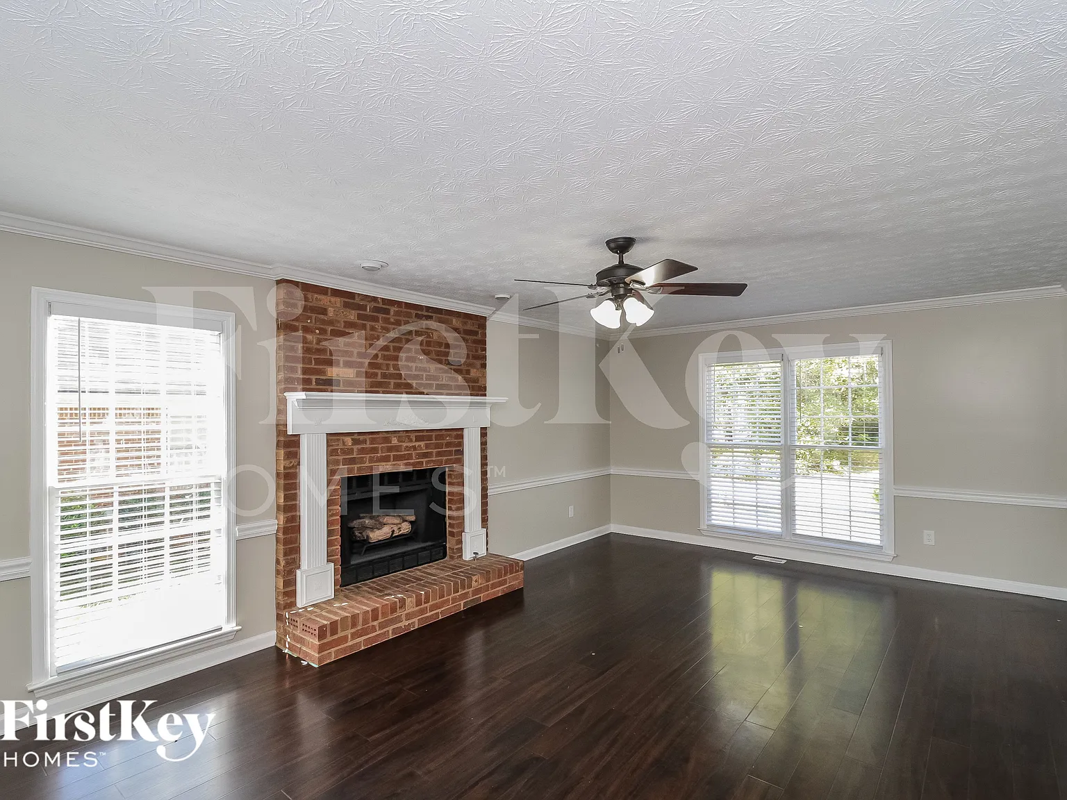 3 bed, 1.5 bath, 1932 sqft, $2,325 — Photo 4