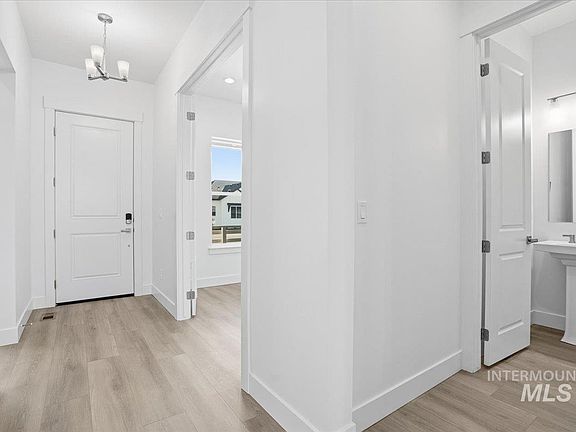 3rd image of 2375 N Kenora Ave