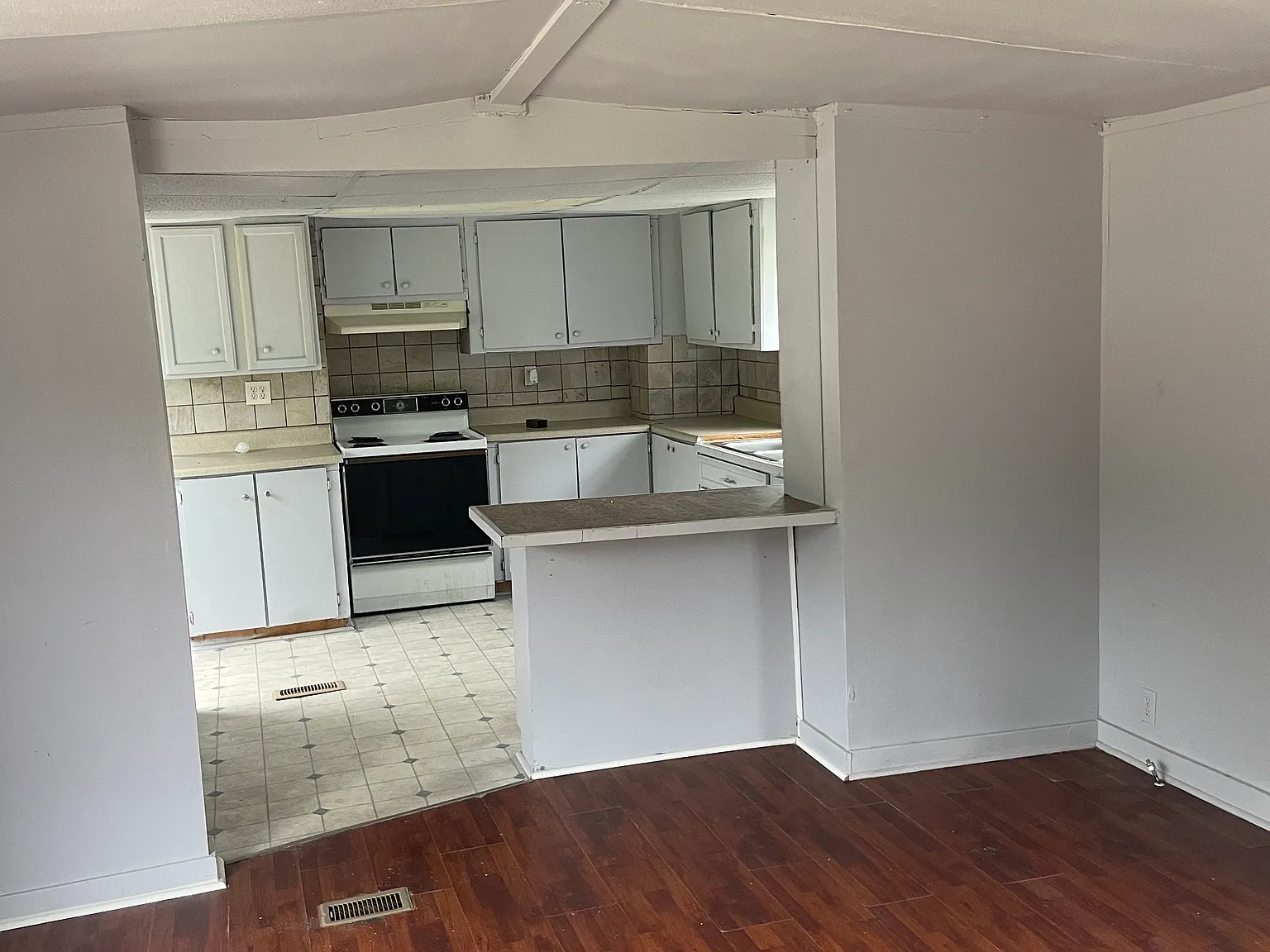 2 bed, $850 — Photo 2