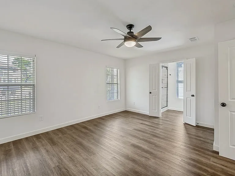 1704 S Jennings Ave — Photo 13