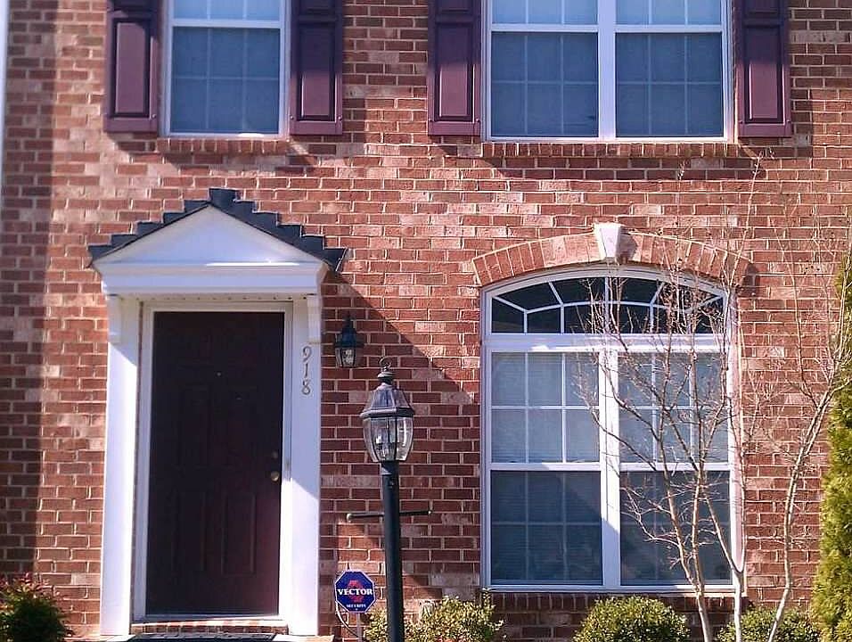 1st image of 918 Dominion Townes Ct