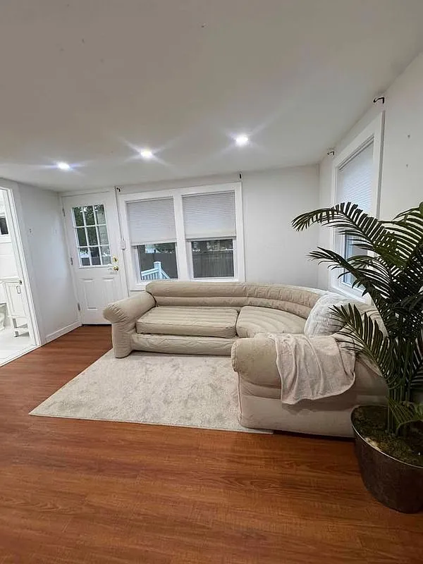 1 bed, 1.0 bath, 400 sqft, $1,800 — Photo 3