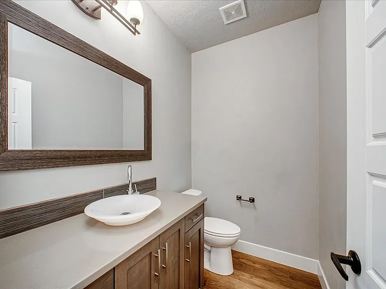 3313 Dewey St — Photo 16