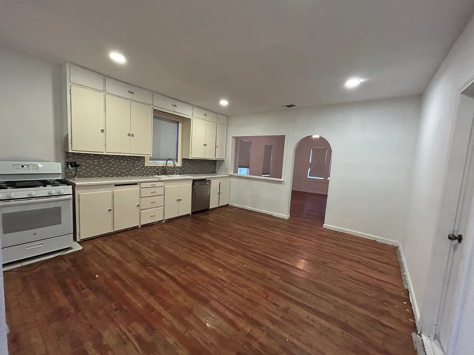 2 bed, 840 sqft, $1,200 — Photo 4
