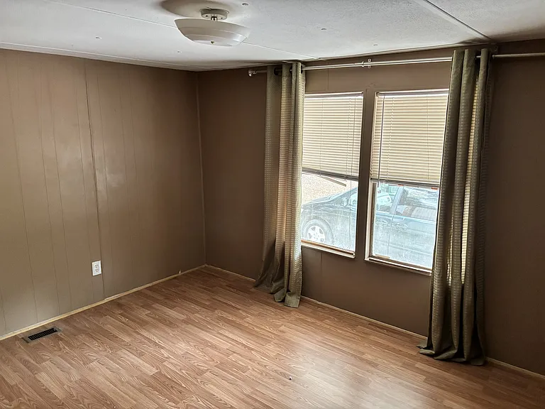 313 NW Park Dr — Photo 8