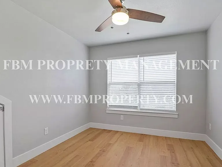5018 Villas Dr — Photo 11