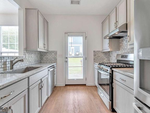 4th image of 6243 Shoreview Cir