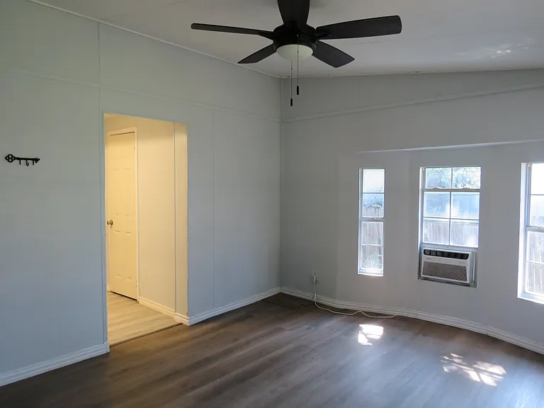 109 King Rd — Photo 5