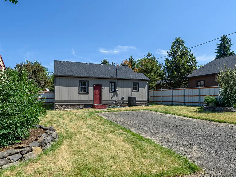 335 NE Kearney Ave — Photo 17
