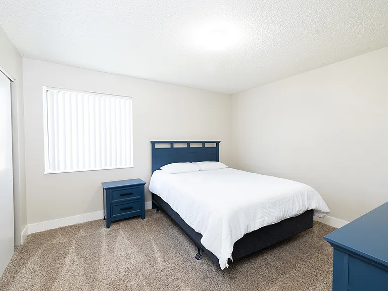 Glendale Apartments — Photo 9