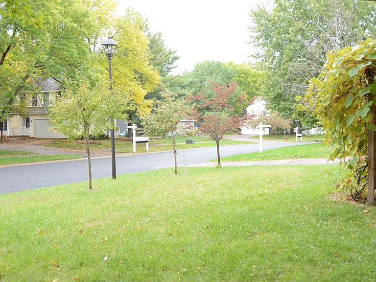 8811 Hawthorne Dr — Photo 44