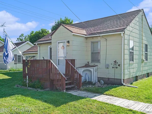 4277 Columbine Ave, Burton, MI 48529