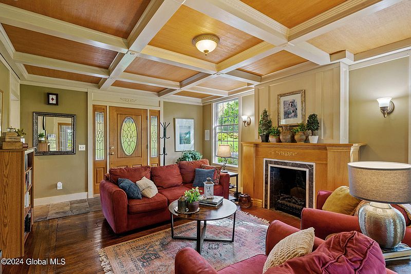 4th image of 2531 Englewood Avenue