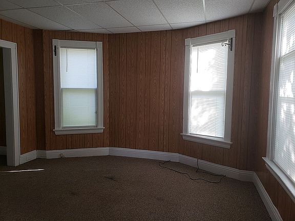 4th image of 811 Swinton St