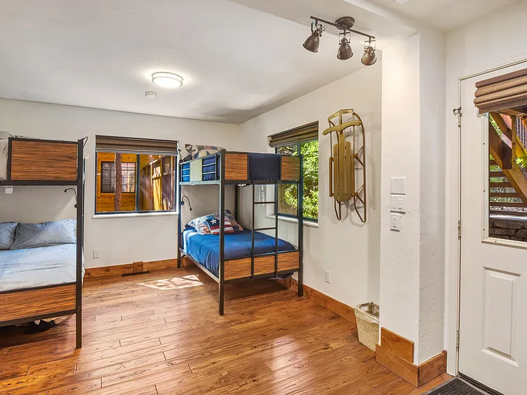 9833 Yacht St — Photo 33