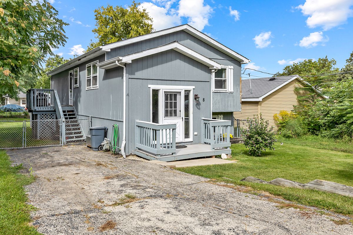 8 S Lake Ave, Fox Lake, IL 60020 | MLS #12404990 | Zillow