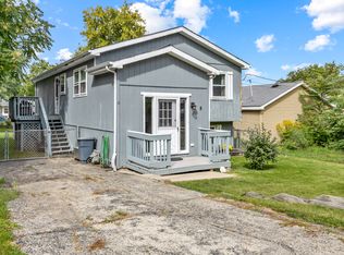 8 S Lake Ave, Fox Lake, IL 60020