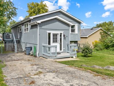 8 S Lake Ave, Fox Lake, IL, 60020