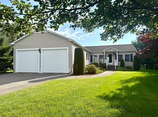 7 Edgestone Dr, Bridgewater, MA 02324