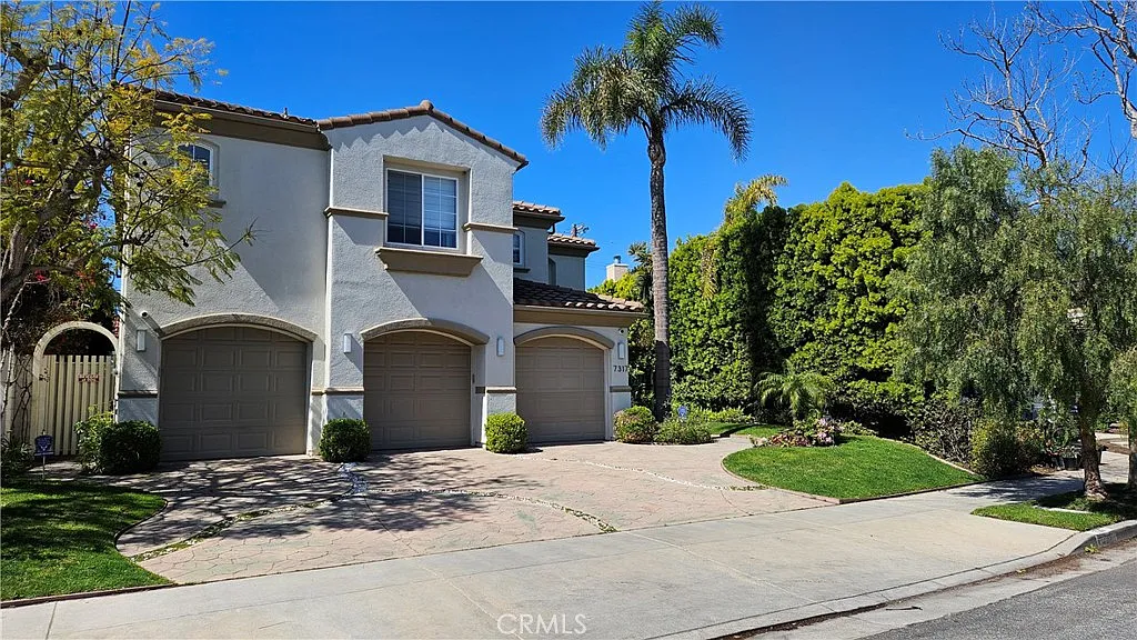 5 bed, 3155 sqft, $10,000 — Photo 1