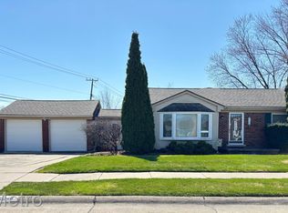 21240 Madison St, Saint Clair Shores, MI 48081