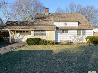 34 Ponder Ln, Levittown, NY 11756