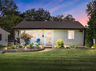4 Banbury Ct, Saint Louis, MO 63126