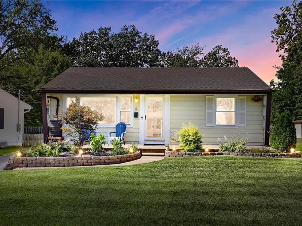 4 Banbury Ct, Saint Louis, MO 63126