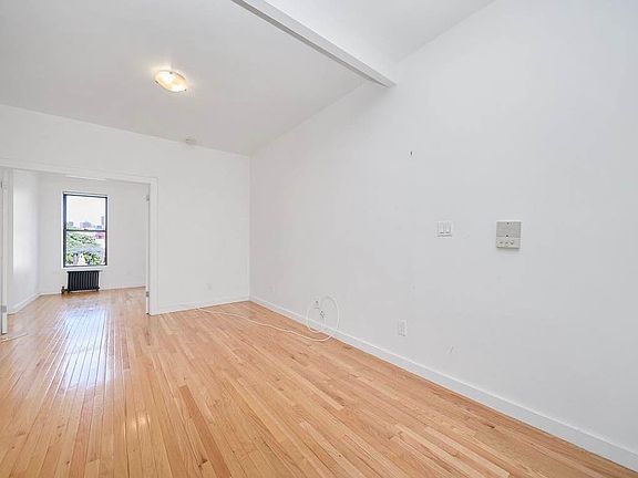 5th image of 104 E 7th St APT 14