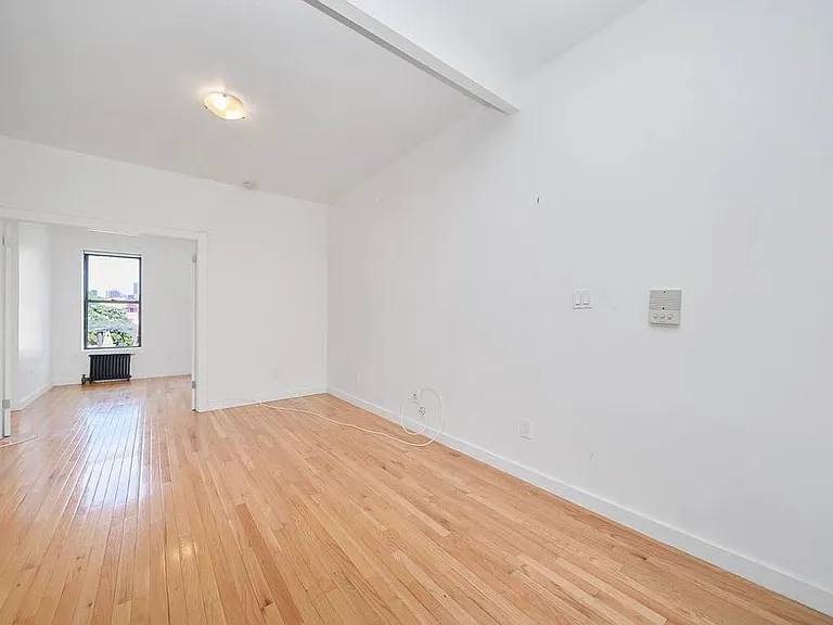 104 E 7th St #14 — Photo 5