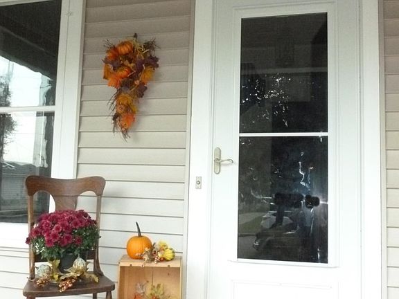 Inviting storm door