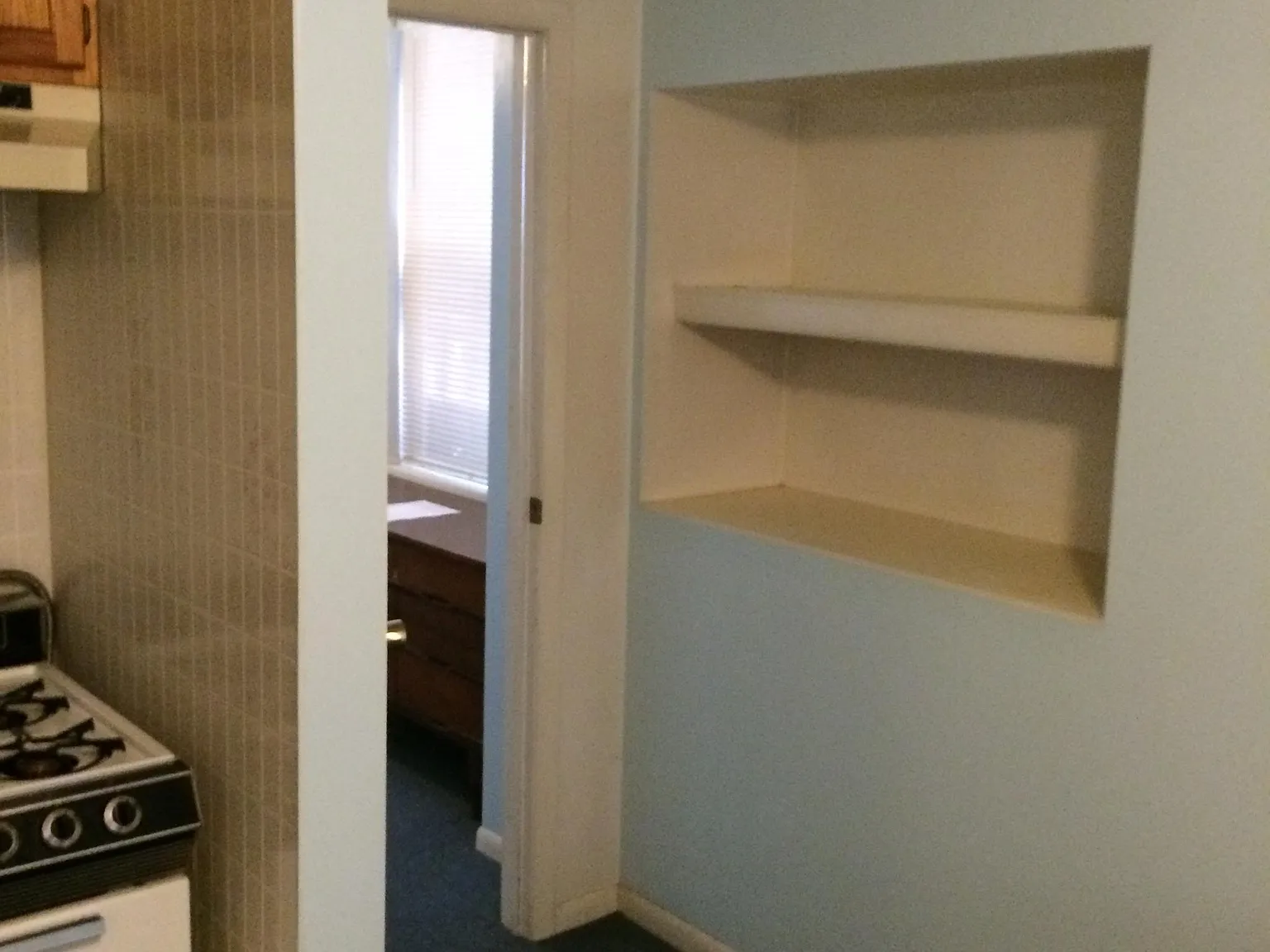 6 bed, 1100 sqft, $5,400 — Photo 2