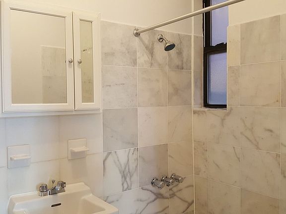 4th image of 39 Grove St APT 4R
