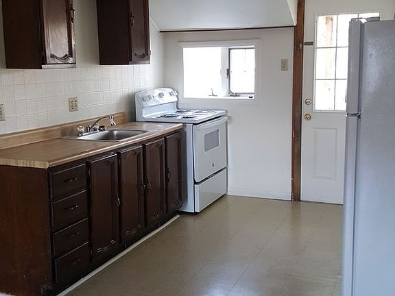 3rd image of 47 Chardonnay Ave APT 6