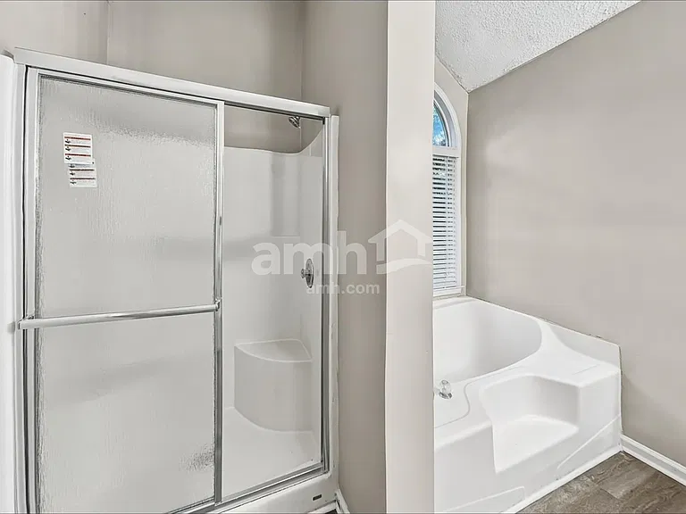 48 Cambridge Ct — Photo 13